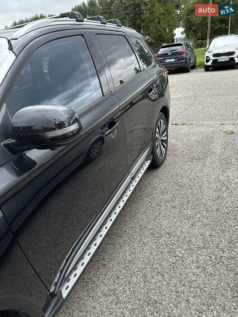 2019 Mitsubishi Outlander - мініатюра 8