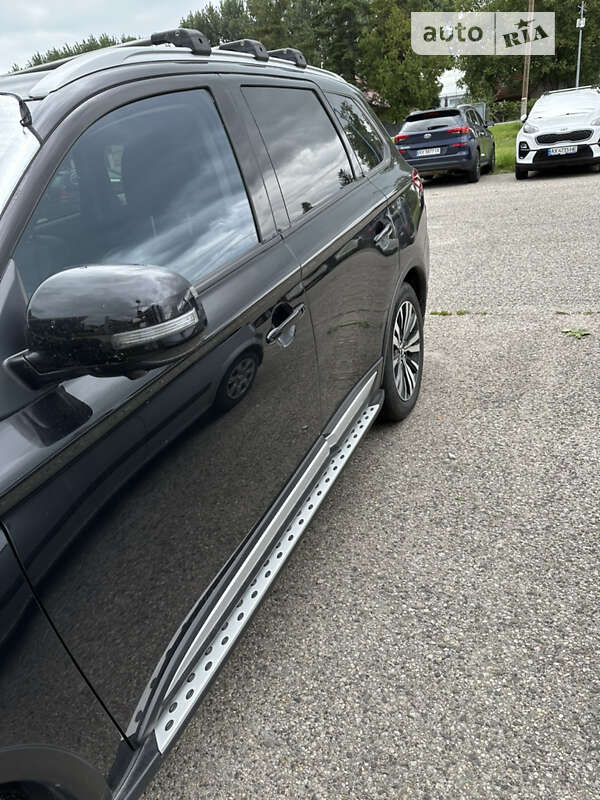 Внедорожник / Кроссовер Mitsubishi Outlander 2019 в Ужгороде