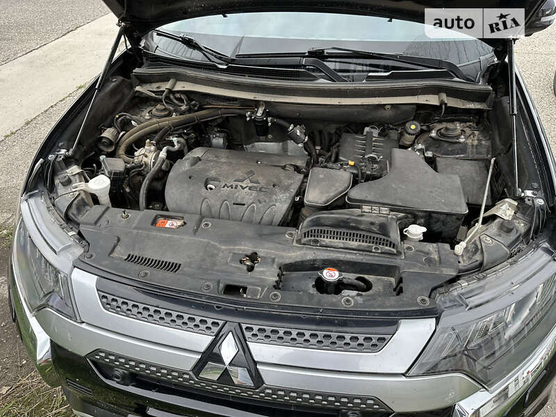 Внедорожник / Кроссовер Mitsubishi Outlander 2019 в Ужгороде