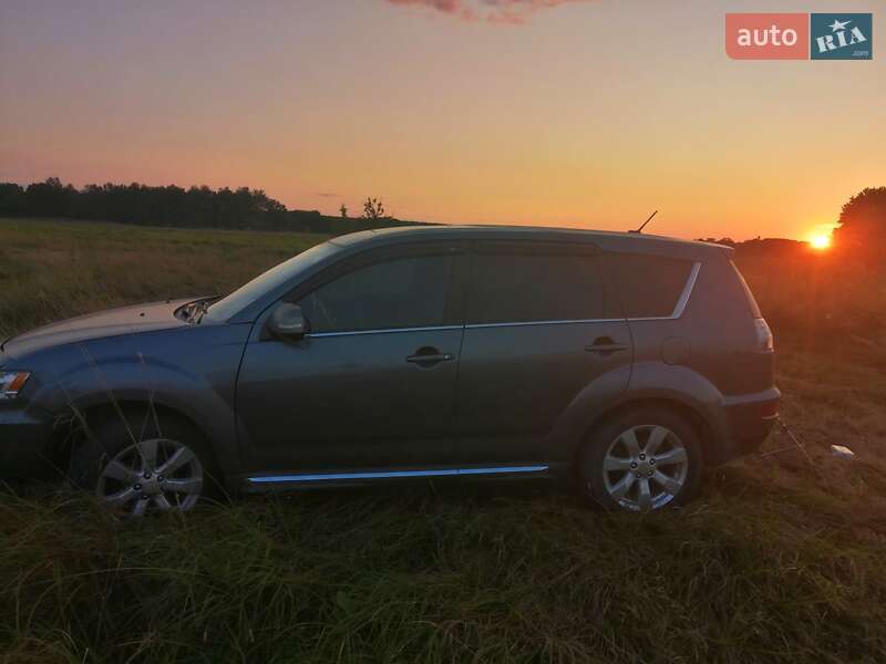Внедорожник / Кроссовер Mitsubishi Outlander 2010 в Киеве
