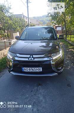 Внедорожник / Кроссовер Mitsubishi Outlander 2016 в Тячеве