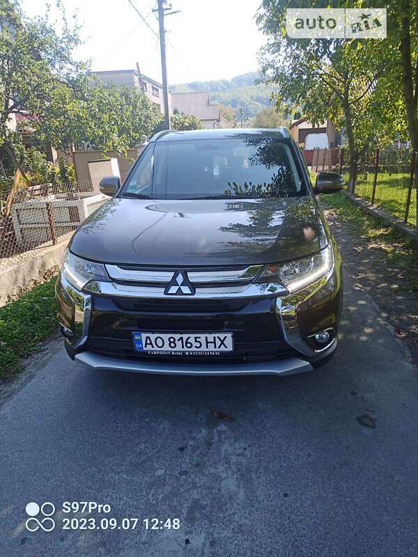 Mitsubishi Outlander 2016