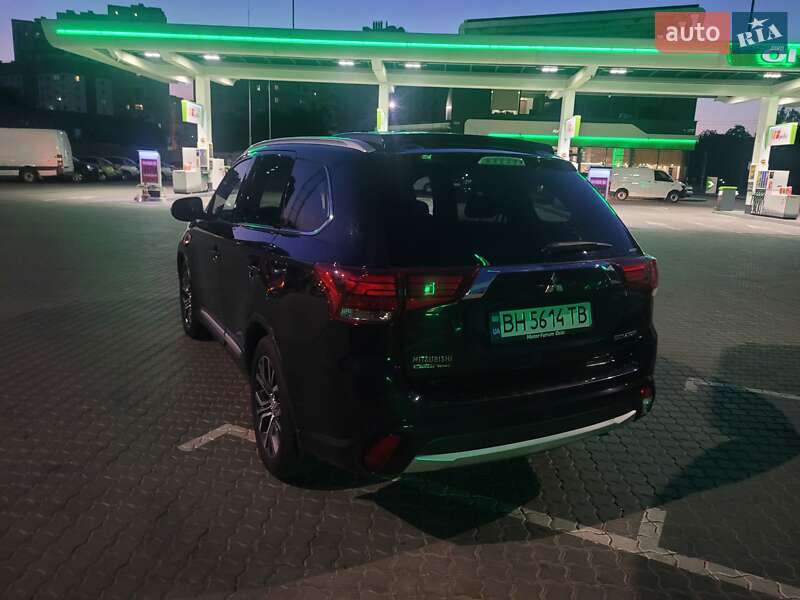 Позашляховик / Кросовер Mitsubishi Outlander 2016 в Одесі фото 3 Позашляховик / Кросовер Mitsubishi Outlander 2016 в Одесі