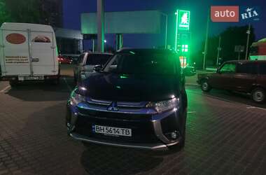 Внедорожник / Кроссовер Mitsubishi Outlander 2016 в Одессе