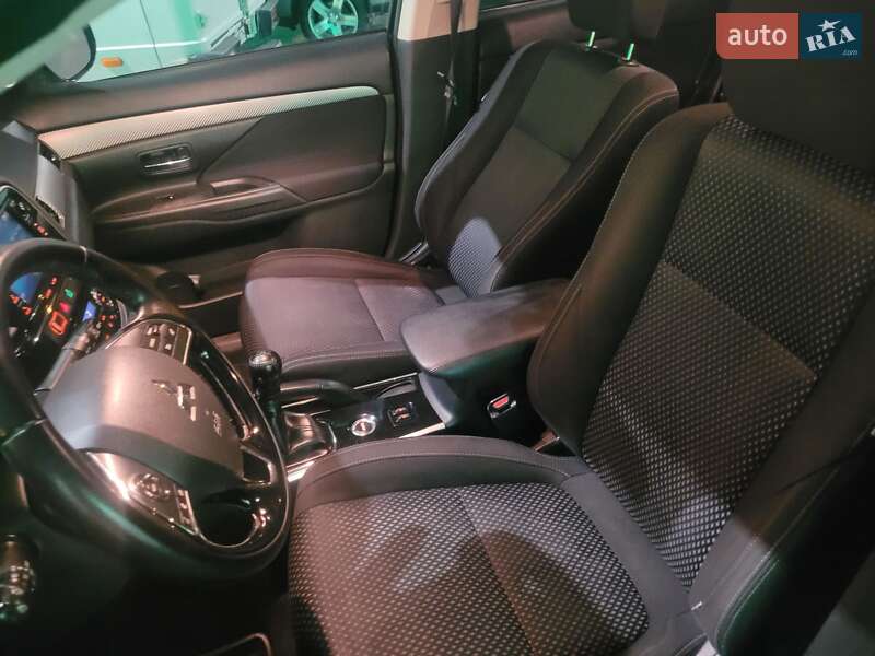 Позашляховик / Кросовер Mitsubishi Outlander 2016 в Одесі фото 10 Позашляховик / Кросовер Mitsubishi Outlander 2016 в Одесі