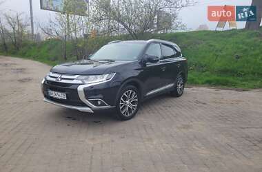 Внедорожник / Кроссовер Mitsubishi Outlander 2016 в Одессе