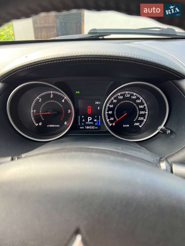 Внедорожник / Кроссовер Mitsubishi Outlander 2011 в Бродах