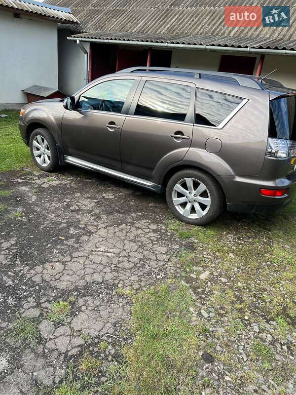 Внедорожник / Кроссовер Mitsubishi Outlander 2011 в Бродах