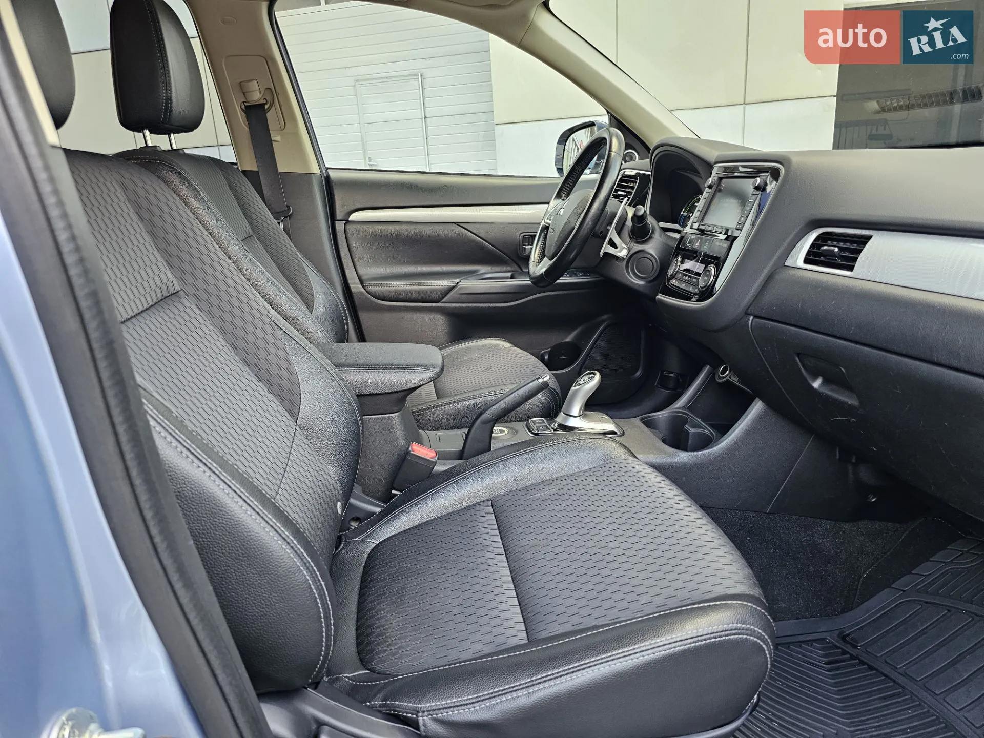 2014 Mitsubishi Outlander - мініатюра 16