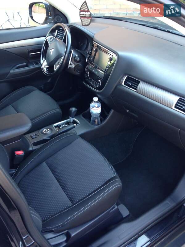 Позашляховик / Кросовер Mitsubishi Outlander 2016 в Сарнах фото 7 Позашляховик / Кросовер Mitsubishi Outlander 2016 в Сарнах