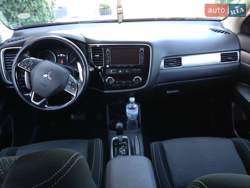 Позашляховик / Кросовер Mitsubishi Outlander 2016 в Сарнах фото 14 Позашляховик / Кросовер Mitsubishi Outlander 2016 в Сарнах