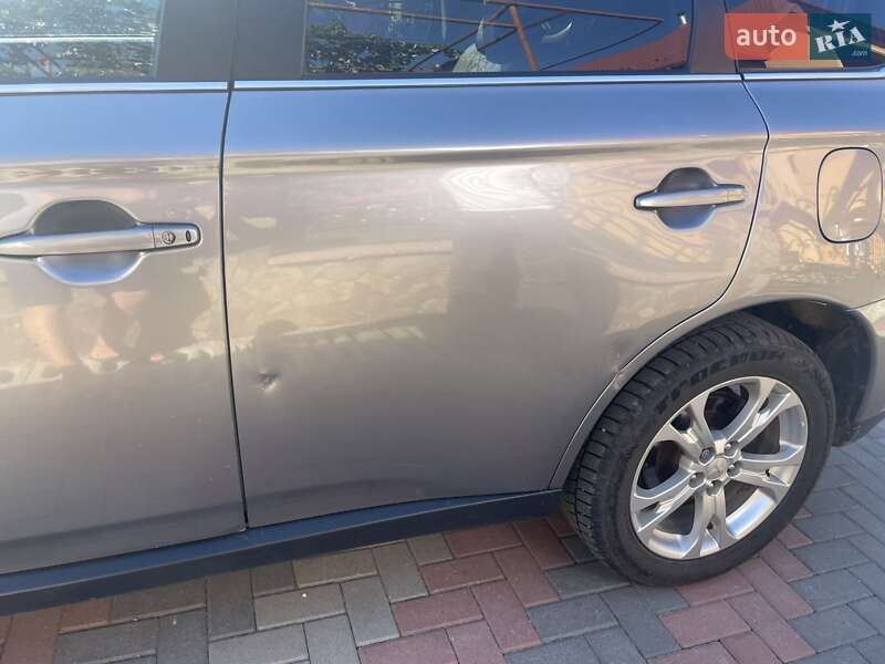 Внедорожник / Кроссовер Mitsubishi Outlander 2012 в Иршаве