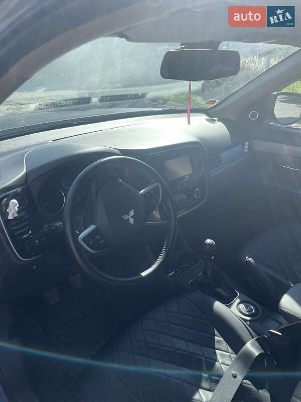 Внедорожник / Кроссовер Mitsubishi Outlander 2012 в Иршаве