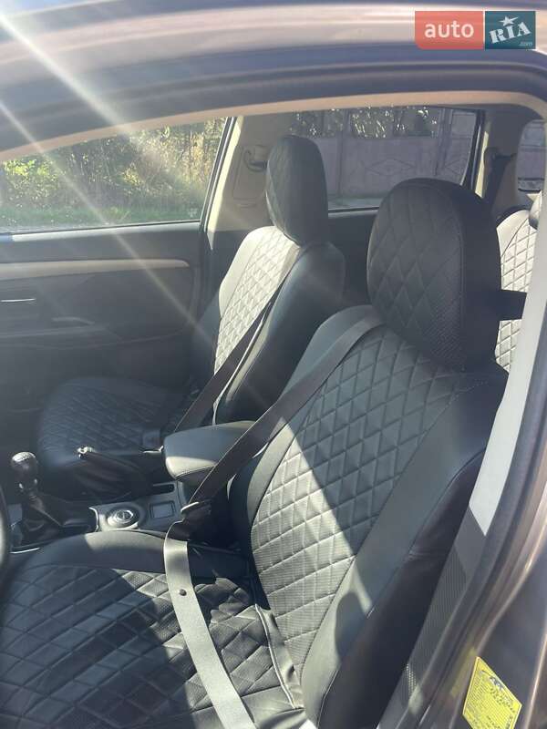 Внедорожник / Кроссовер Mitsubishi Outlander 2012 в Иршаве