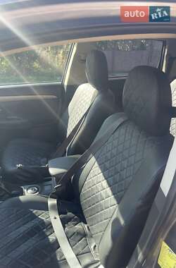 Внедорожник / Кроссовер Mitsubishi Outlander 2012 в 