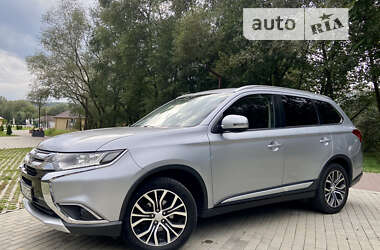 Внедорожник / Кроссовер Mitsubishi Outlander 2017 в 