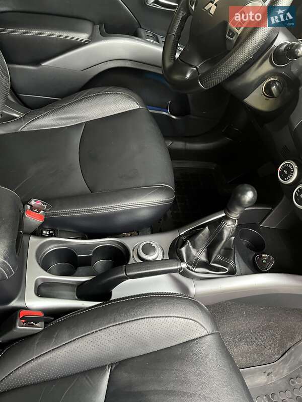 Внедорожник / Кроссовер Mitsubishi Outlander 2006 в Умани