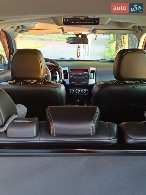 Внедорожник / Кроссовер Mitsubishi Outlander 2011 в Ровно