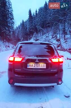 Позашляховик / Кросовер Mitsubishi Outlander 2016 в Києві
