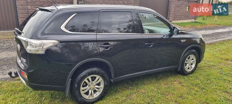 Внедорожник / Кроссовер Mitsubishi Outlander 2014 в Луцке