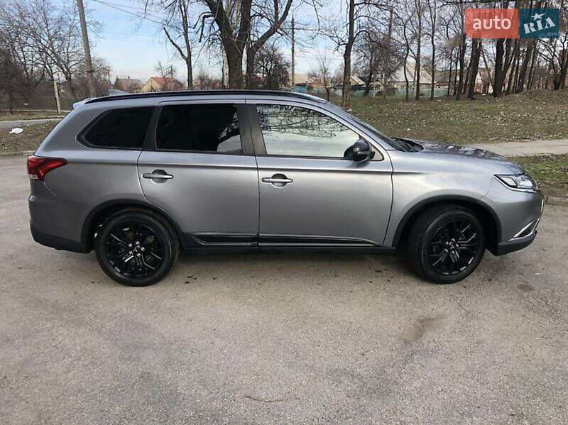 Внедорожник / Кроссовер Mitsubishi Outlander 2017 в Запорожье