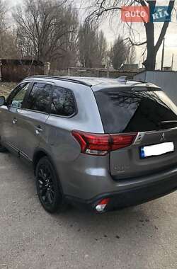 Внедорожник / Кроссовер Mitsubishi Outlander 2017 в 