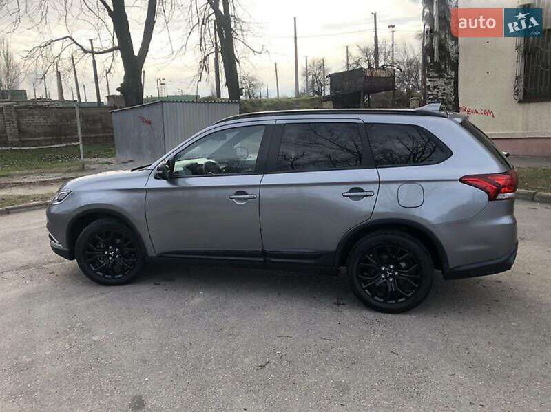 Внедорожник / Кроссовер Mitsubishi Outlander 2017 в Запорожье