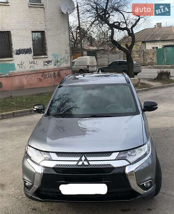 Внедорожник / Кроссовер Mitsubishi Outlander 2017 в Запорожье