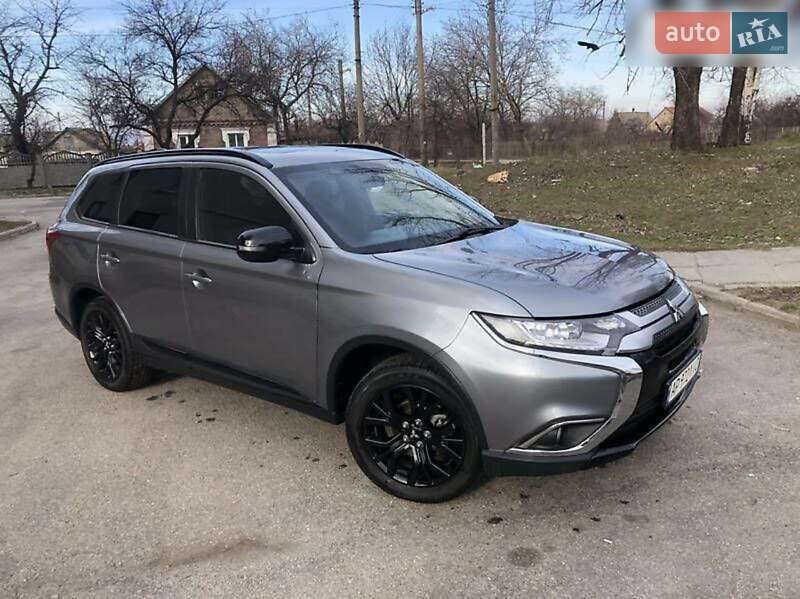 Внедорожник / Кроссовер Mitsubishi Outlander 2017 в Запорожье