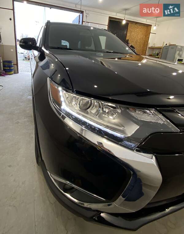 Позашляховик / Кросовер Mitsubishi Outlander 2017 в Вінниці