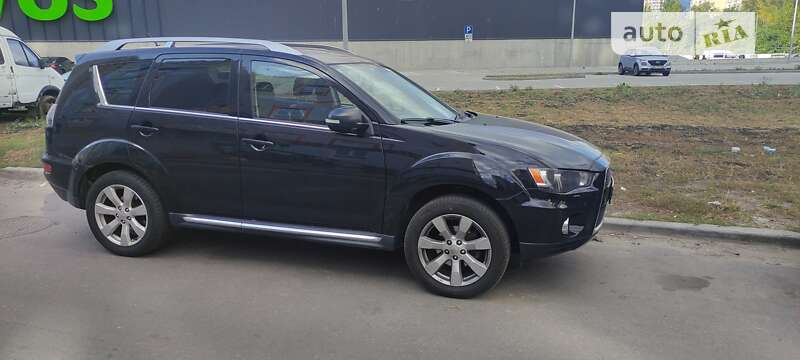 Внедорожник / Кроссовер Mitsubishi Outlander 2010 в Киеве