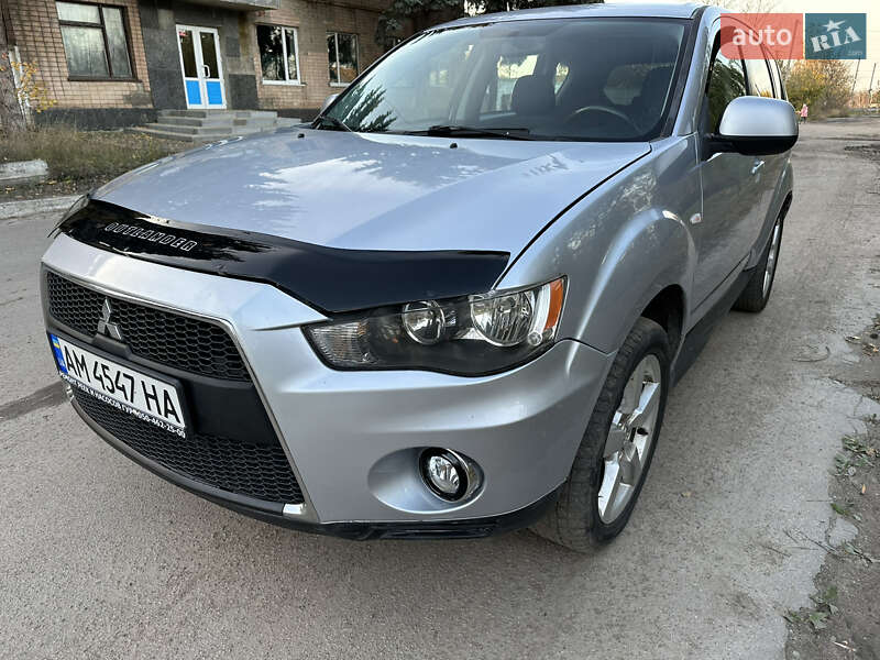 Внедорожник / Кроссовер Mitsubishi Outlander 2010 в 
