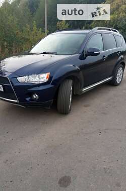 Позашляховик / Кросовер Mitsubishi Outlander 2011 в 