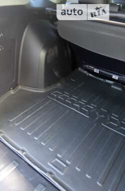Позашляховик / Кросовер Mitsubishi Outlander 2011 в 