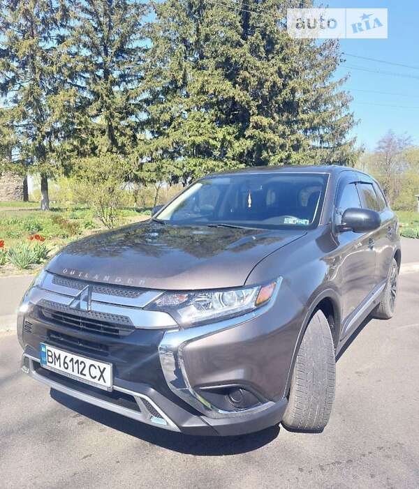 Позашляховик / Кросовер Mitsubishi Outlander 2020 в Києві