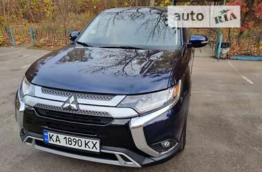 Позашляховик / Кросовер Mitsubishi Outlander 2019 в Києві