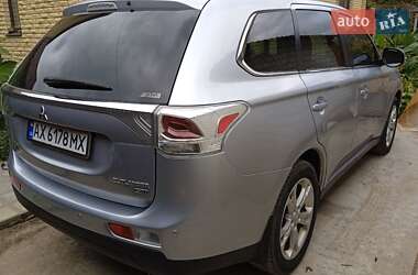 Внедорожник / Кроссовер Mitsubishi Outlander 2013 в Харькове