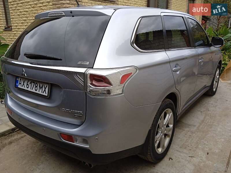 Внедорожник / Кроссовер Mitsubishi Outlander 2013 в Харькове