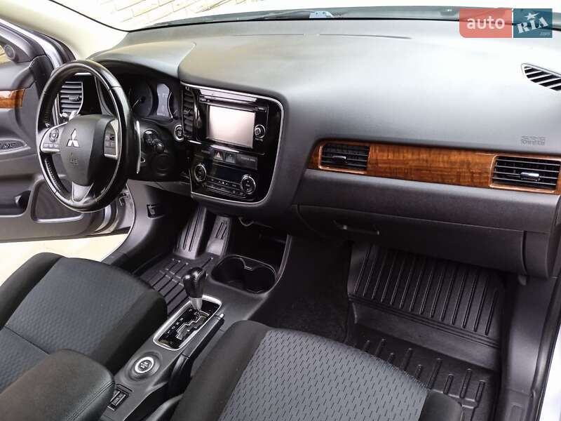 Внедорожник / Кроссовер Mitsubishi Outlander 2013 в Харькове