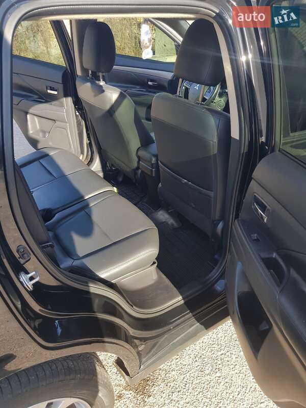 Внедорожник / Кроссовер Mitsubishi Outlander 2013 в Чернигове