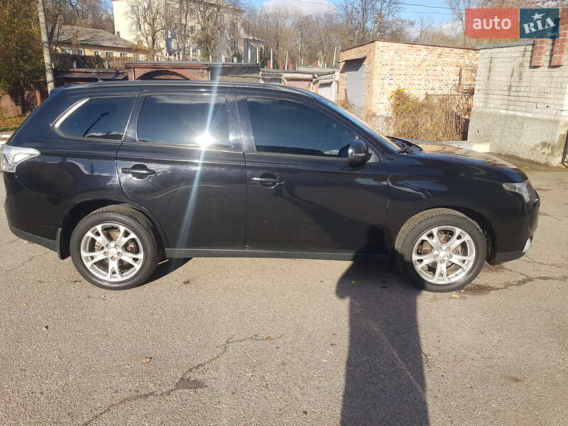 Внедорожник / Кроссовер Mitsubishi Outlander 2013 в Чернигове