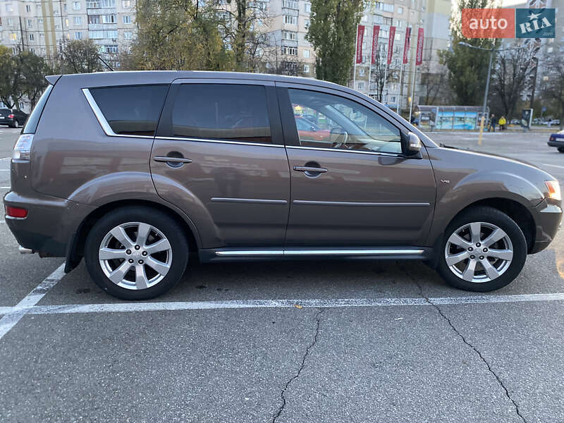 Позашляховик / Кросовер Mitsubishi Outlander 2011 в Броварах
