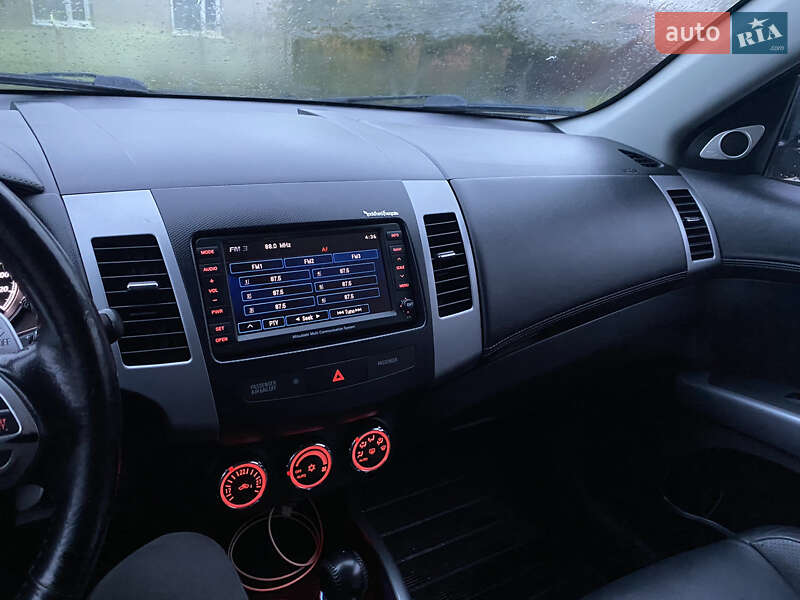 Внедорожник / Кроссовер Mitsubishi Outlander 2010 в Здолбунове