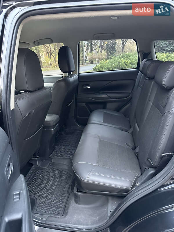 Позашляховик / Кросовер Mitsubishi Outlander 2014 в Кривому Розі