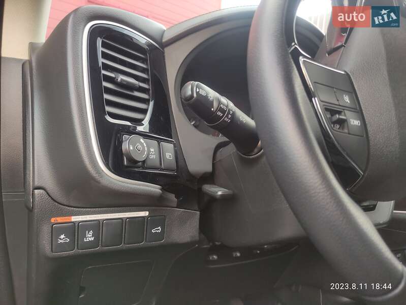 Внедорожник / Кроссовер Mitsubishi Outlander 2019 в Киеве