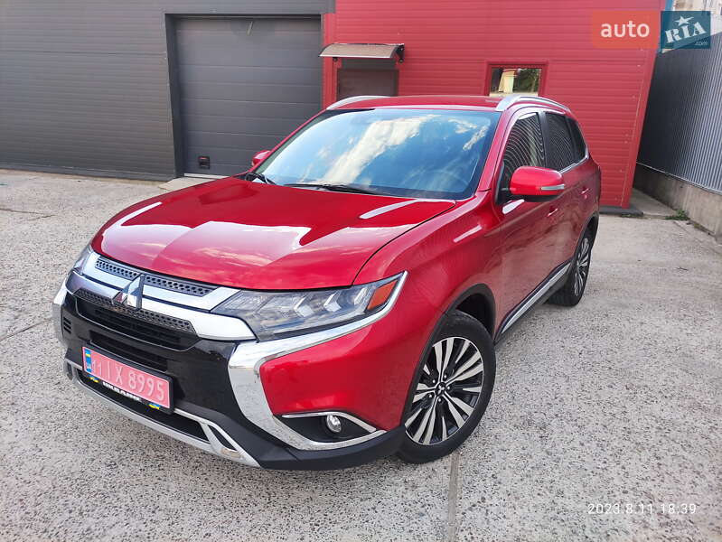 Внедорожник / Кроссовер Mitsubishi Outlander 2019 в Киеве