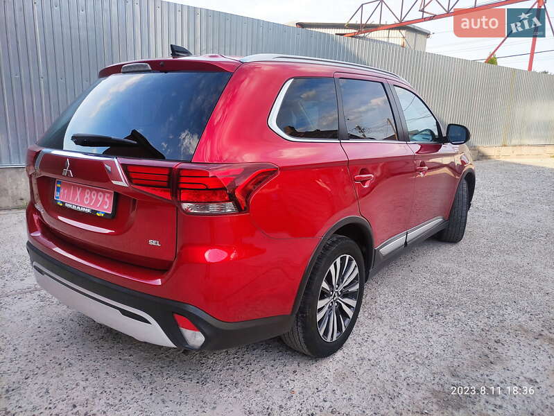 Внедорожник / Кроссовер Mitsubishi Outlander 2019 в Киеве