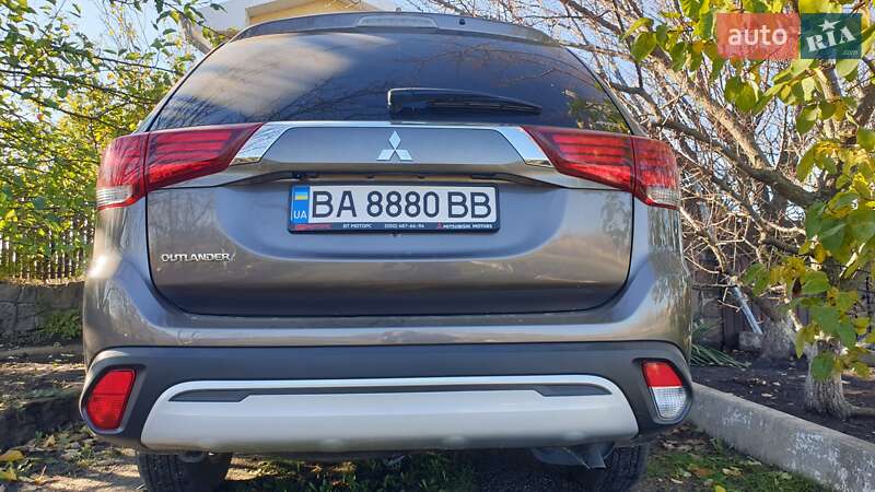 Внедорожник / Кроссовер Mitsubishi Outlander 2019 в Долинской