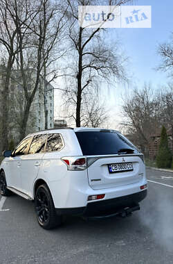 Внедорожник / Кроссовер Mitsubishi Outlander 2013 в 