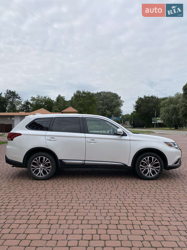 Позашляховик / Кросовер Mitsubishi Outlander 2018 в Дніпрі